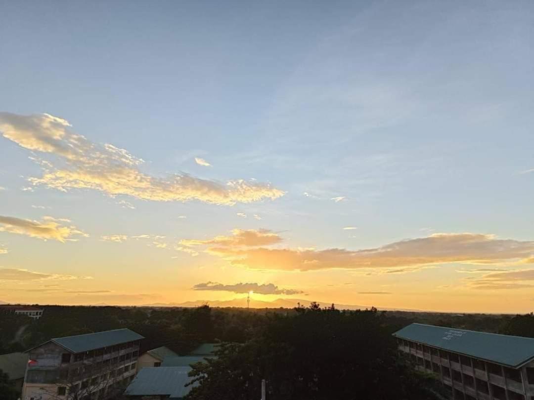 Happy Stays A - Sunset View At Smdc Hope Residences Trece Martires Exterior photo